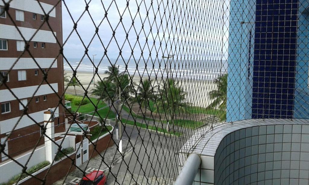 a view of the beach from a building at Edificio Roma in Solemar