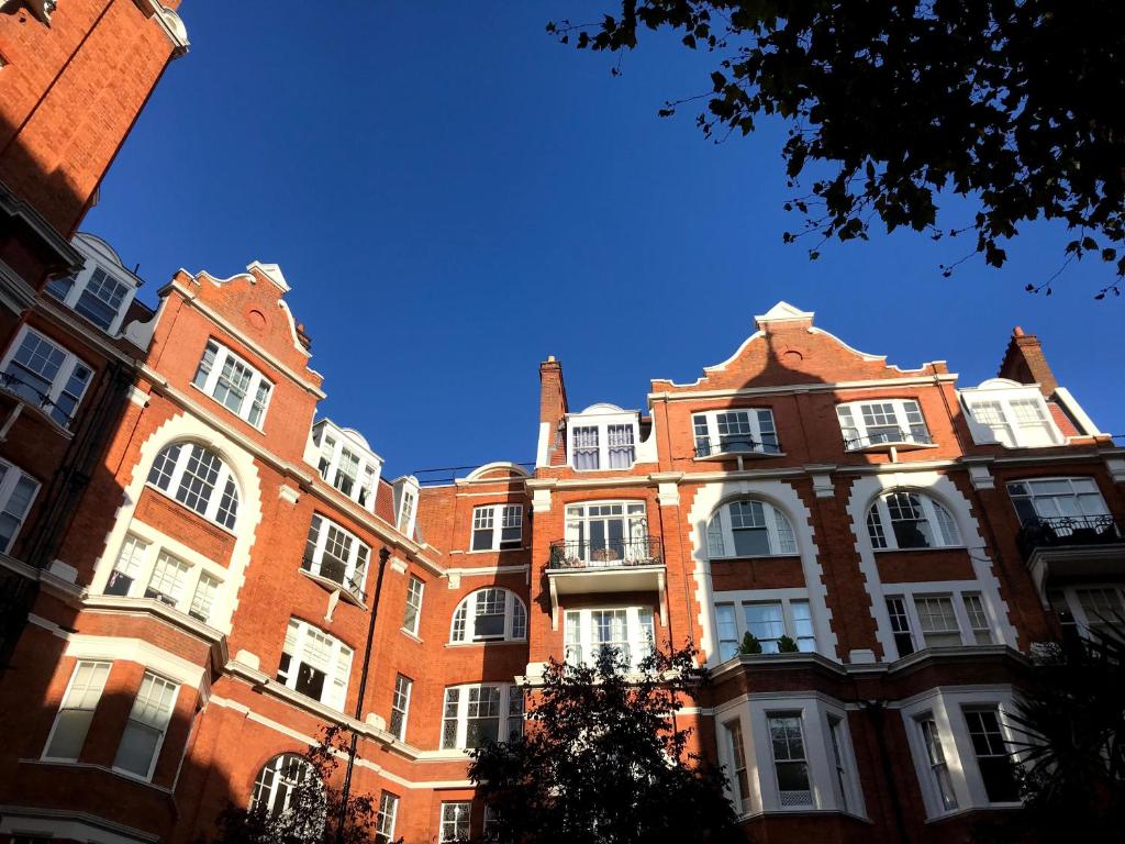 The Fitz - West Kensington Mansion flat