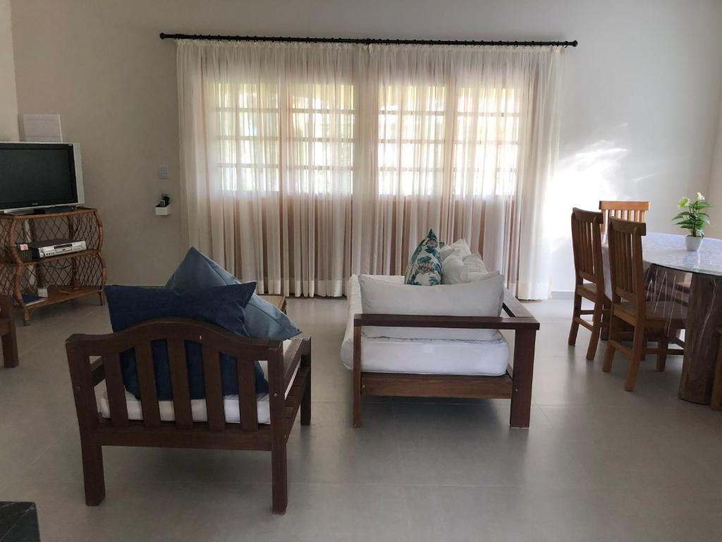  CASA C/ 3 QUARTOS PISCINA E AR CONDICIONADO