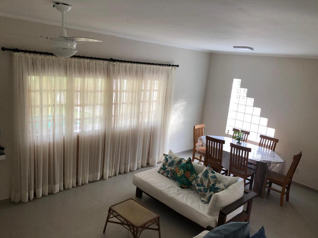  CASA C/ 3 QUARTOS PISCINA E AR CONDICIONADO