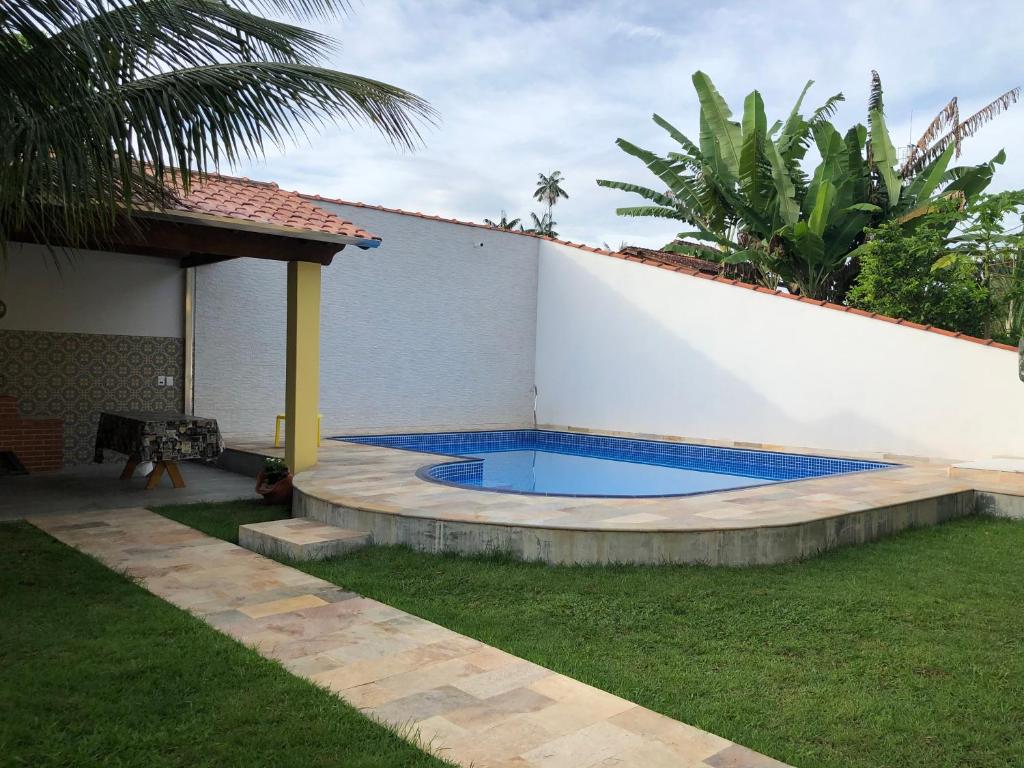  CASA C/ 3 QUARTOS PISCINA E AR CONDICIONADO