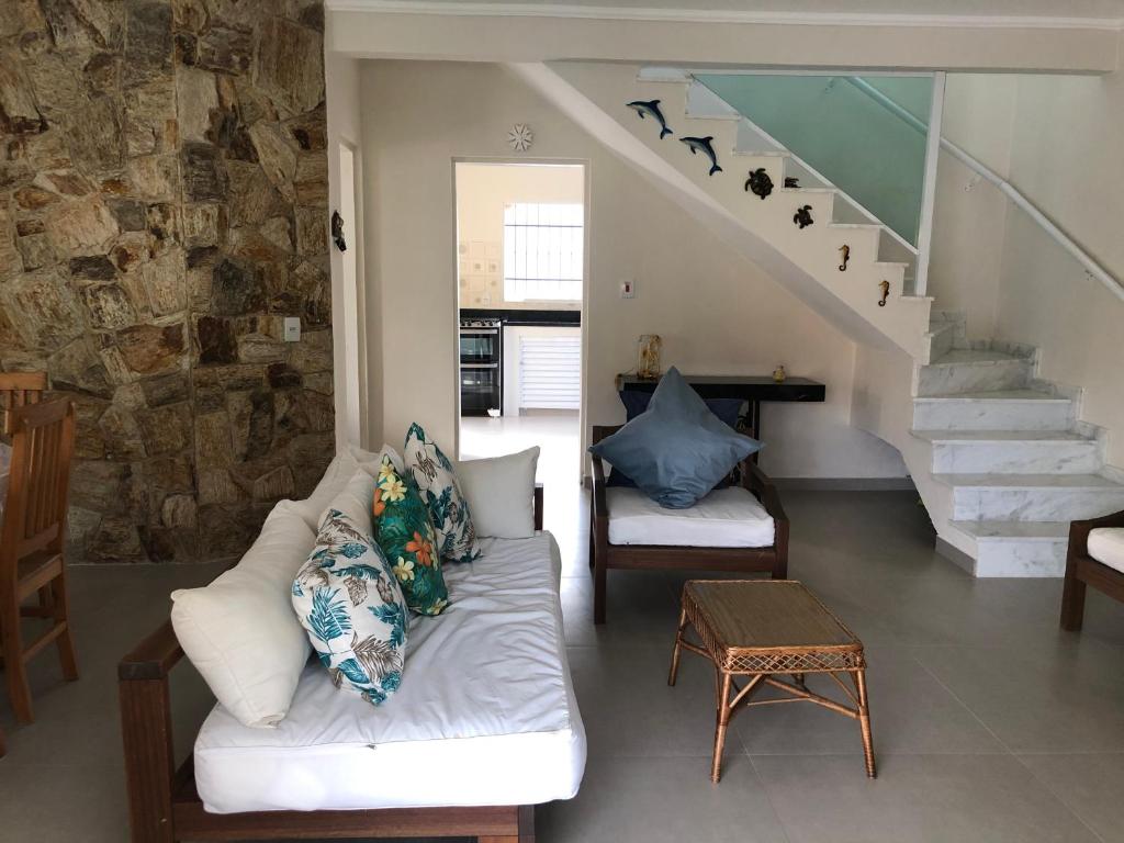  CASA C/ 3 QUARTOS PISCINA E AR CONDICIONADO