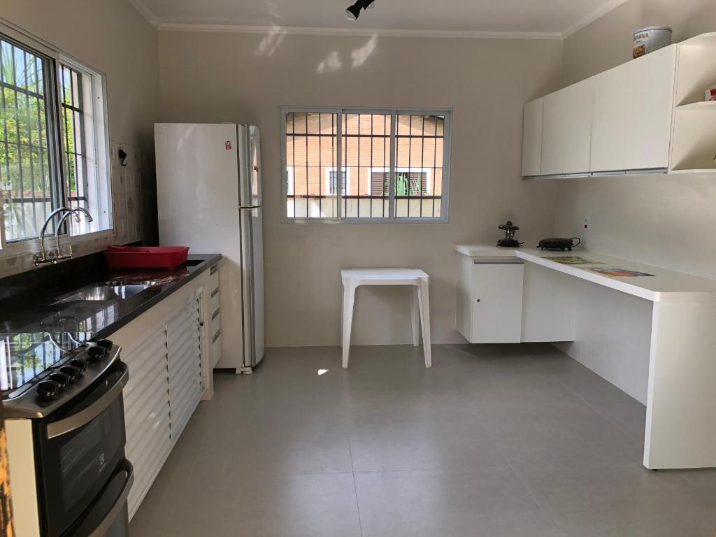  CASA C/ 3 QUARTOS PISCINA E AR CONDICIONADO