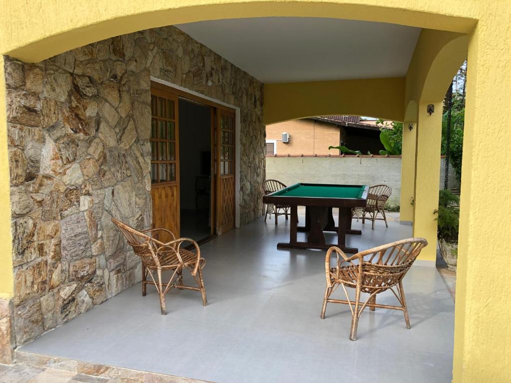  CASA C/ 3 QUARTOS PISCINA E AR CONDICIONADO