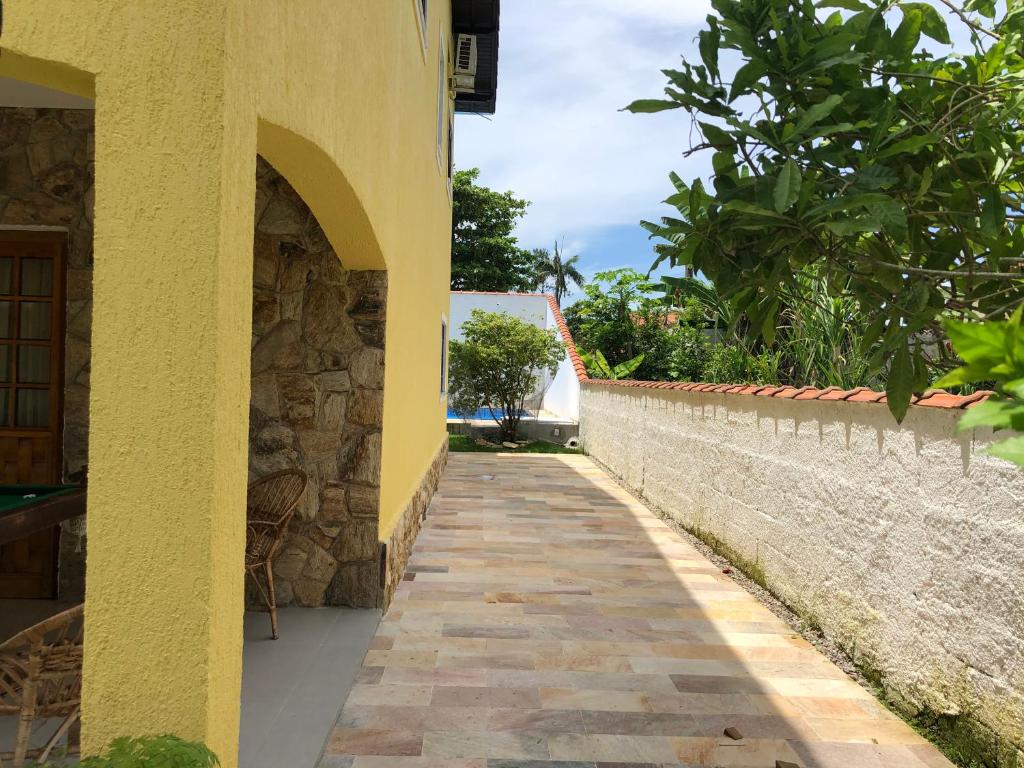  CASA C/ 3 QUARTOS PISCINA E AR CONDICIONADO