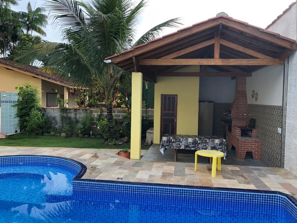  CASA C/ 3 QUARTOS PISCINA E AR CONDICIONADO