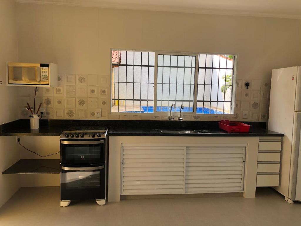  CASA C/ 3 QUARTOS PISCINA E AR CONDICIONADO