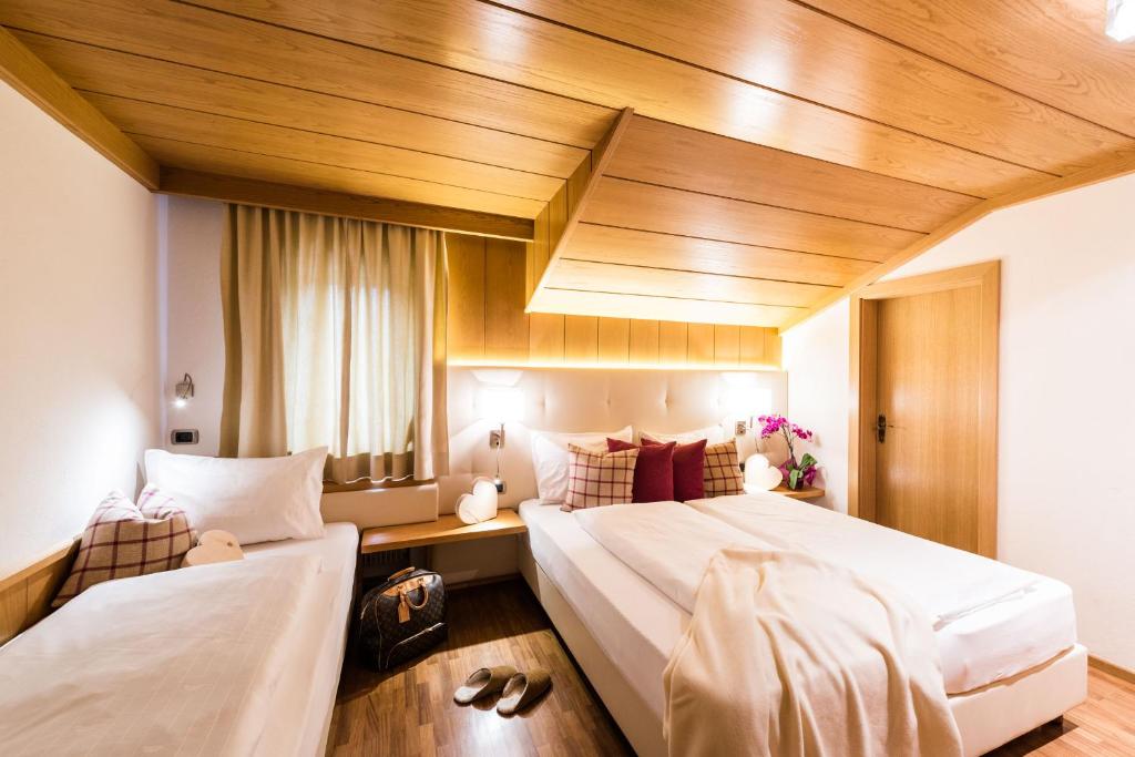 Łóżko lub łóżka w pokoju w obiekcie Residence Sovara