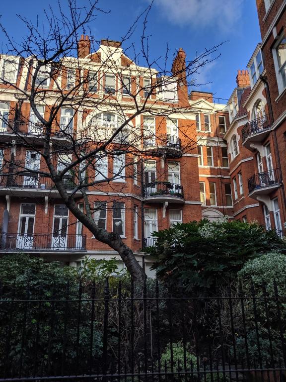 The Fitz - West Kensington Mansion flat