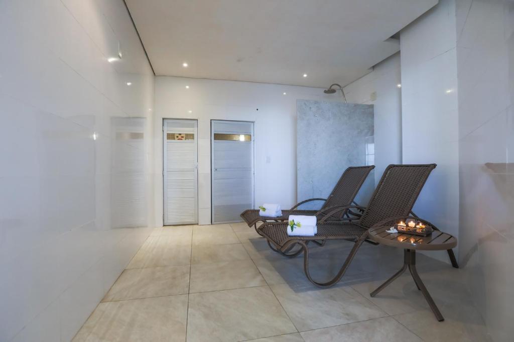  Golden Tulip Goiania Address