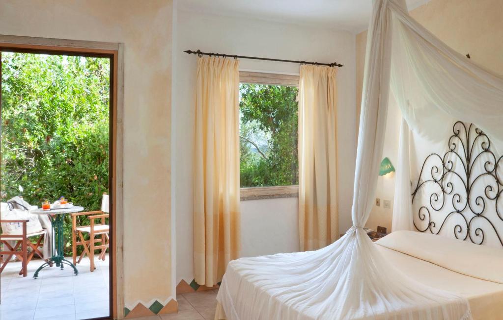 Postel nebo postele na pokoji v ubytování Hotel Capo d'Orso Thalasso & SPA