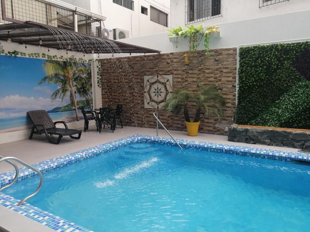 Bazén v ubytování Hostal Perla Real Inn nebo v jeho okolí