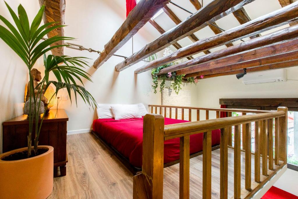 Sunny n quiet Penthouse in the center.Ático centro