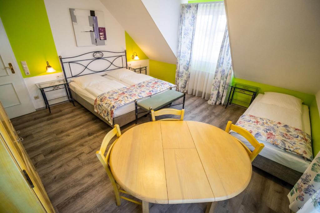 Hotel Gasthof Rössle - Triple Room With Bathroom