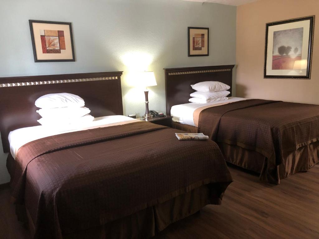 Postel nebo postele na pokoji v ubytování Value Inn Motel EUGENE AIRPORT