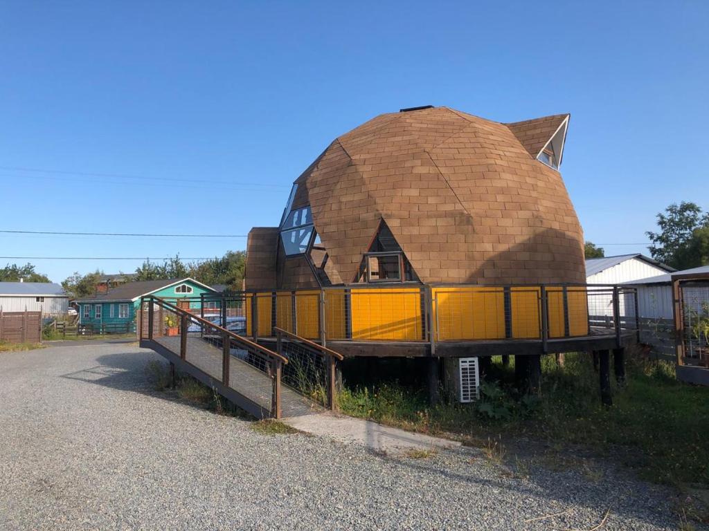 a building with a dome on the side of a street at Chiloe Domos Curaco de Vélez in Curaco de Velez