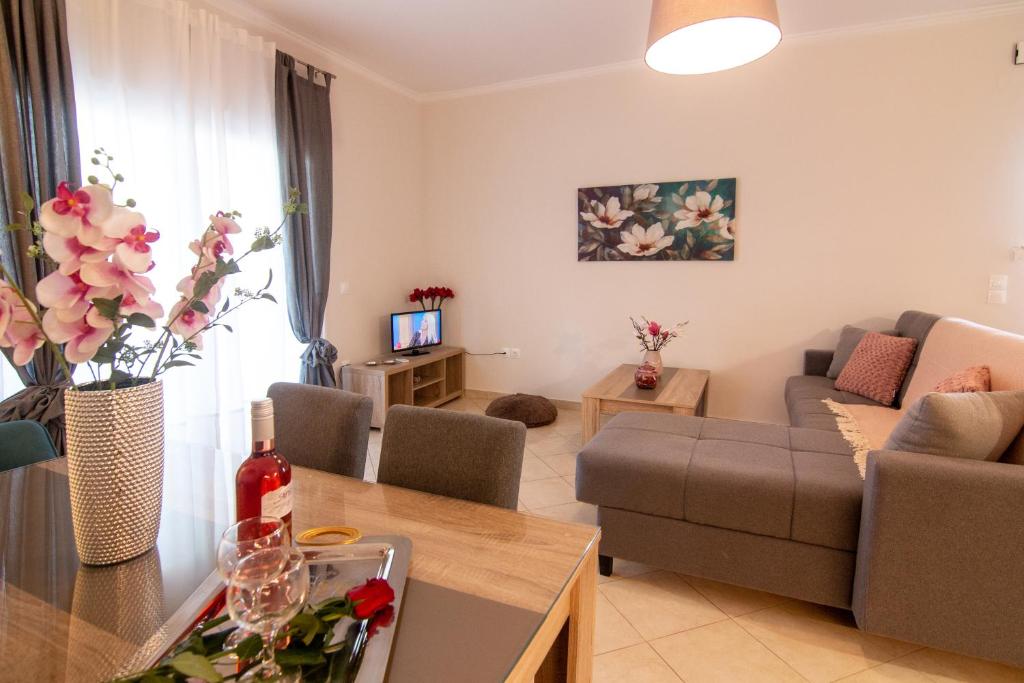 A seating area at M&M apartments 1