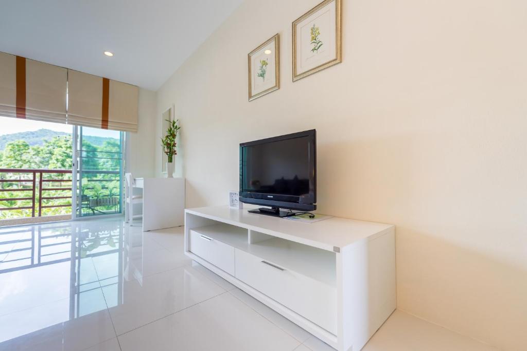 TV a/nebo společenská místnost v ubytování Tai-Pan Resort and Condominium