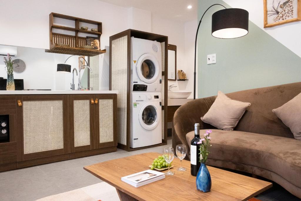 Khu vực ghế ngồi tại Quang Vinh Apartment and Hotel Hoi An