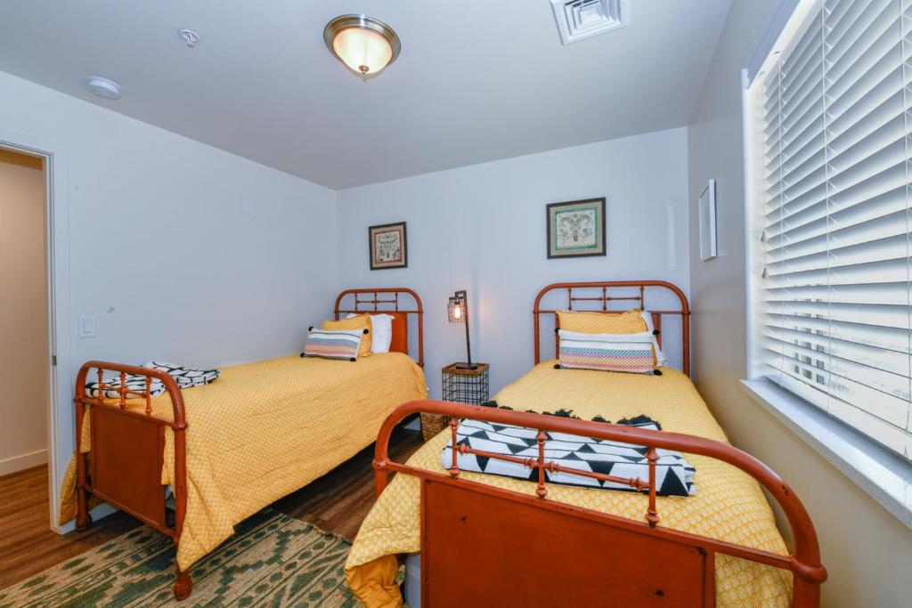 Postel nebo postele na pokoji v ubytování Moab Redcliff Condos Dean RE