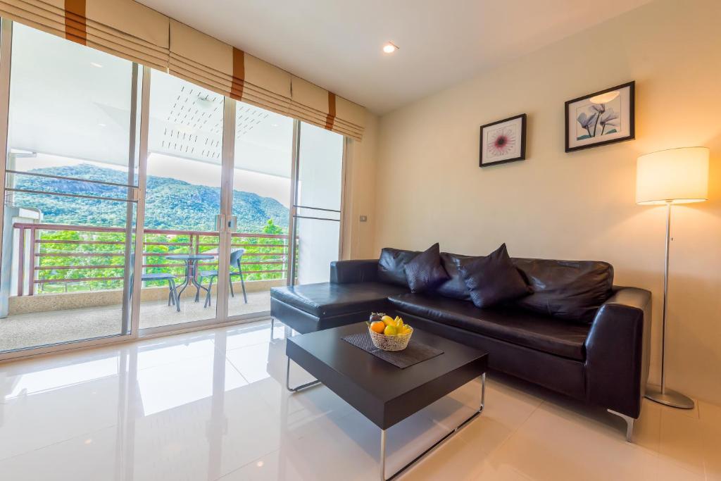 Posezení v ubytování Tai-Pan Resort and Condominium