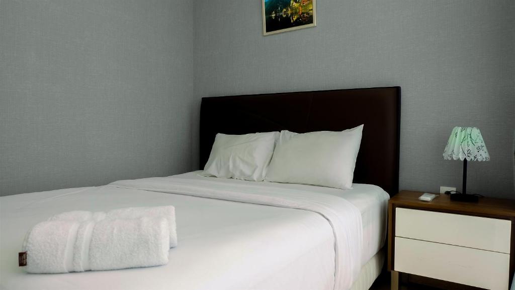 Classy 2BR Apartment at Menteng Park with City View By Travelio - Hizvo