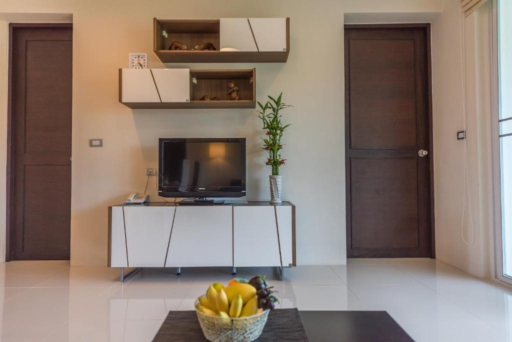 TV a/nebo společenská místnost v ubytování Tai-Pan Resort and Condominium