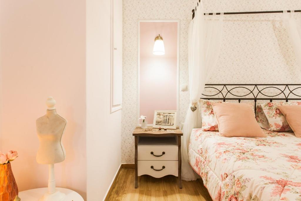 Posteľ alebo postele v izbe v ubytovaní Syntagma 3 Bedroom Sweet And Practical Apartment