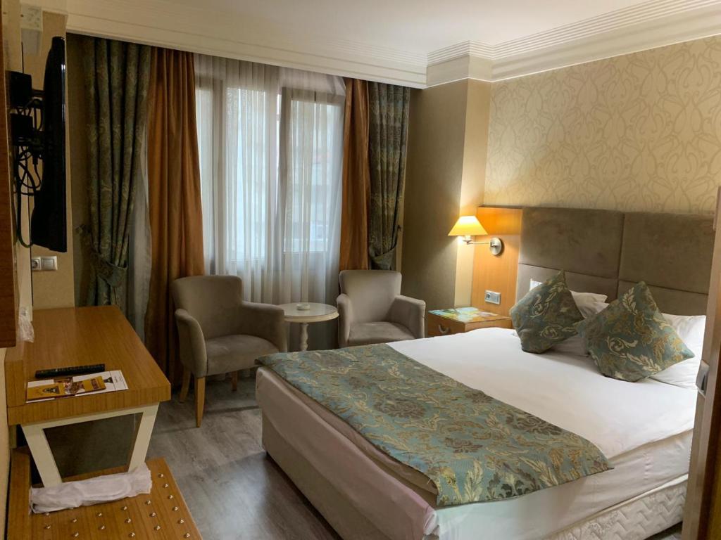 Llit o llits en una habitació de Adana Yukselhan Hotel
