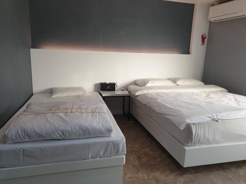 Postel nebo postele na pokoji v ubytování Hotel Valentine Gyeongju