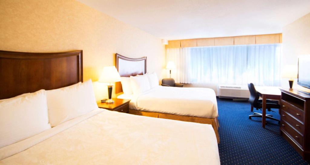 Cama o camas de una habitación en Best Western Plus Suites Downtown Calgary