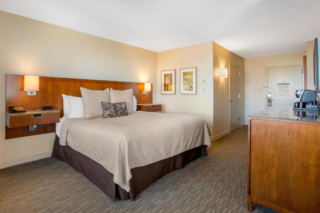 Omni Providence - Deluxe Room - 1 King Bed