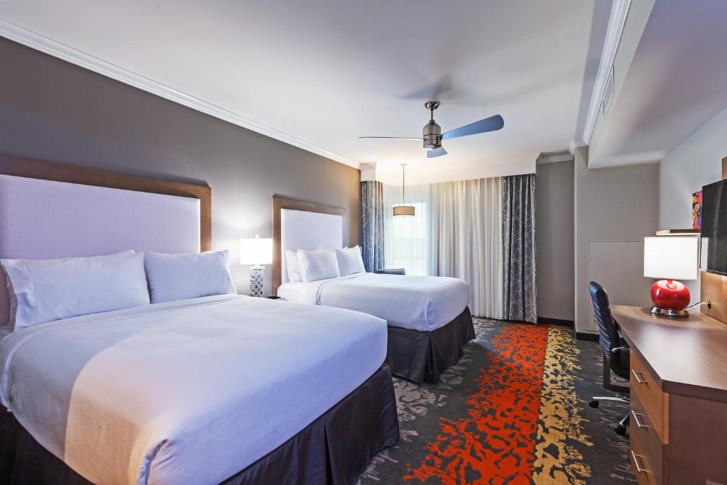 Holiday Inn Houston NE-Bush Airport Area by IHG - Camera Queen Premium Con Due Letti Queen
