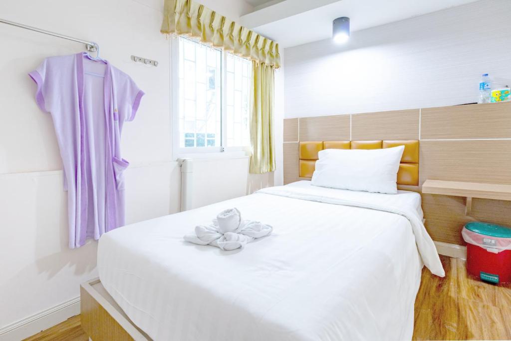 
Small Single Room (Female only)
