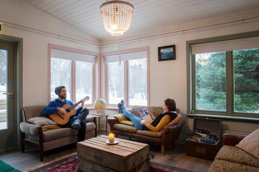 Posezení v ubytování FURU Hostel & Café