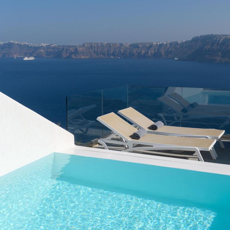Bazén v ubytování Maison Des Lys - Luxury Suites nebo v jeho okolí