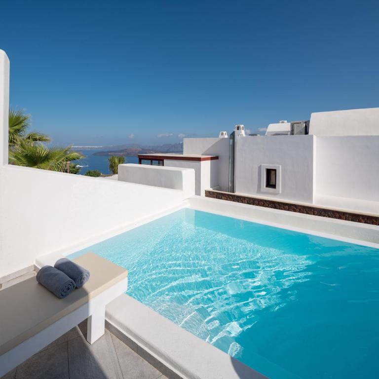 Bazén v ubytování Maison Des Lys - Luxury Suites nebo v jeho okolí
