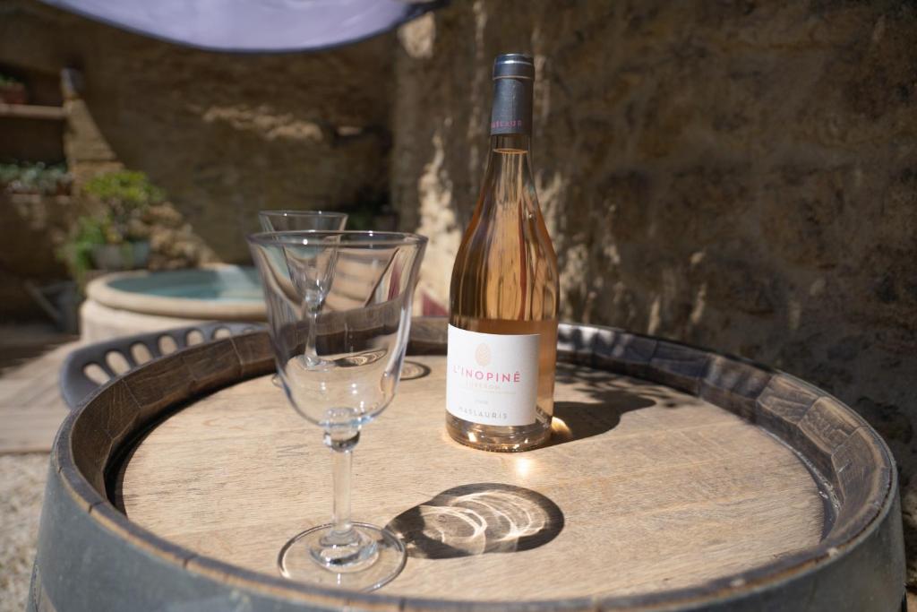 Nápoje v ubytování Une Chambre en Luberon