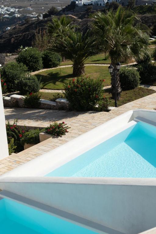 Bazén v ubytování Maison Des Lys - Luxury Suites nebo v jeho okolí