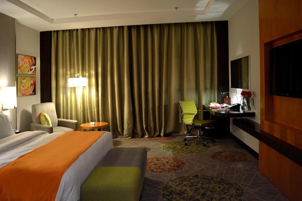 Postel nebo postele na pokoji v ubytování Holiday Inn Jeddah Gateway by IHG