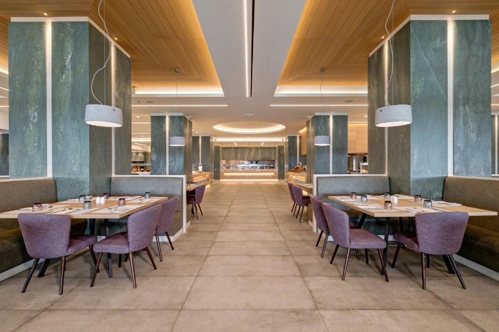 Restaurace v ubytování Amada Colossos Resort