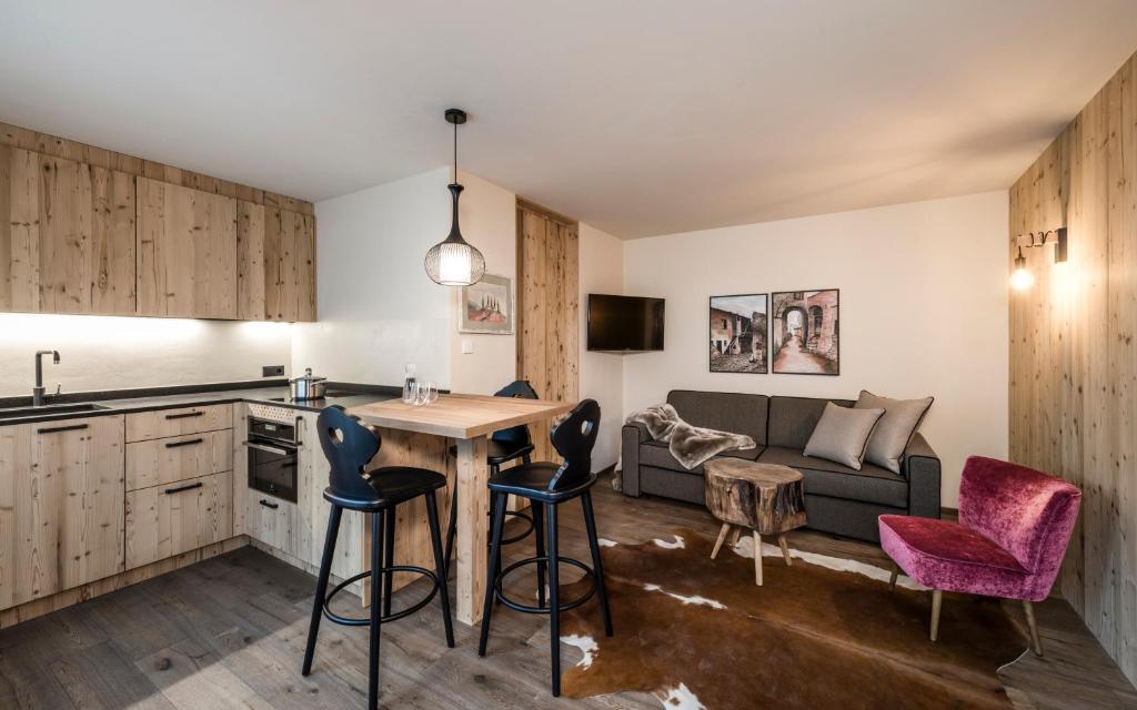 Presulis Hideaway Apartments & Restaurant - 魅力套房