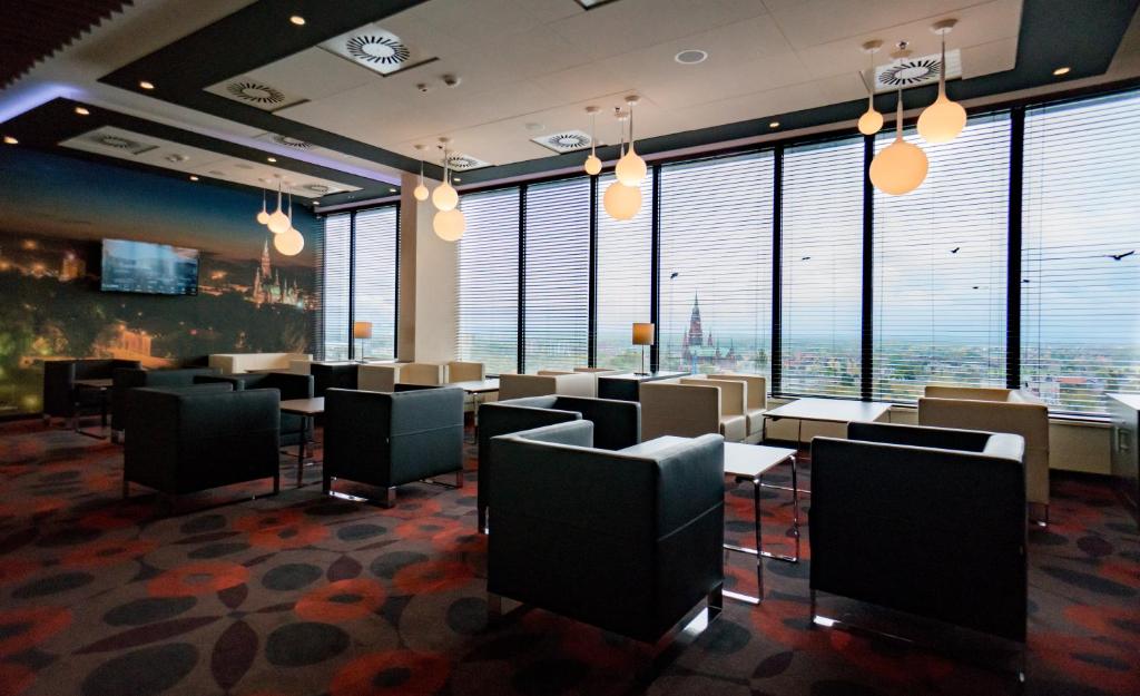 Reštaurácia alebo iné gastronomické zariadenie v ubytovaní Holiday Inn Dąbrowa Górnicza-Katowice by IHG