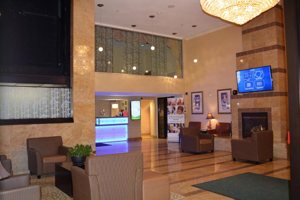 TV a/nebo společenská místnost v ubytování Holiday Inn Hazlet by IHG