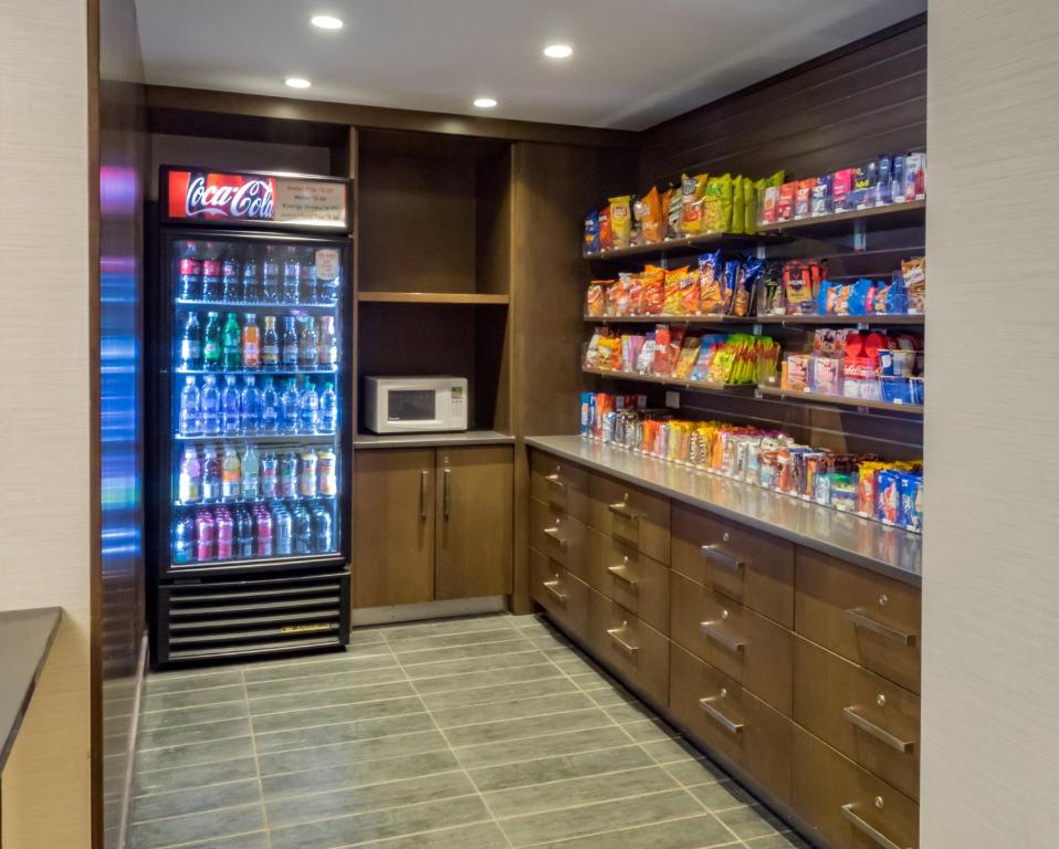 a soda shop with a vending machine and a refrigerator at Holiday Inn Niagara Falls State Park Entry by IHG in Niagara Falls