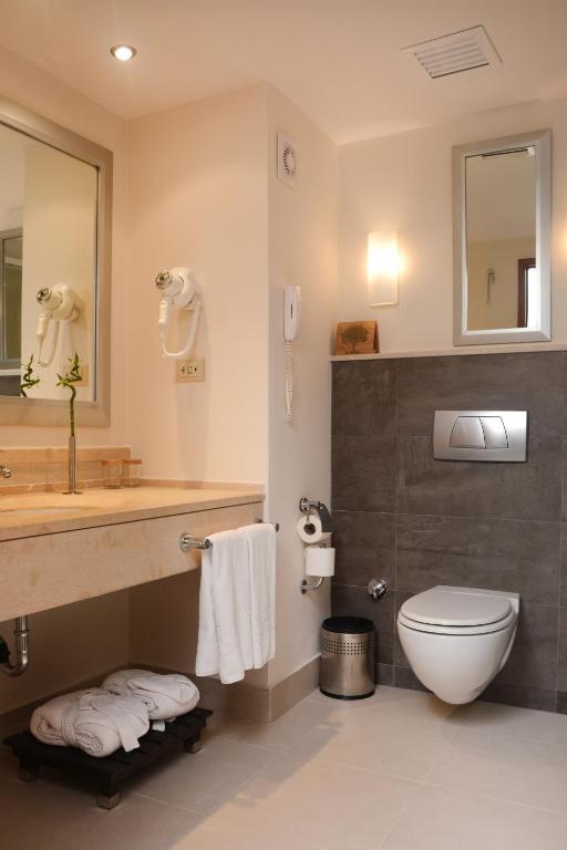 Koupelna v ubytování Korumar Hotel Deluxe
