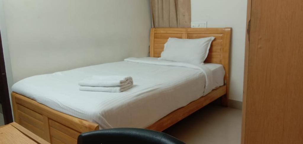 Postel nebo postele na pokoji v ubytování Hotel Tri-Star Residency