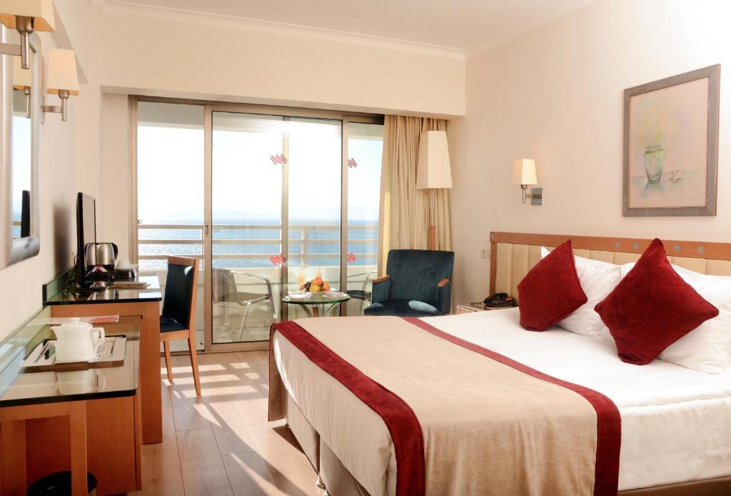 Postel nebo postele na pokoji v ubytování Korumar Hotel Deluxe