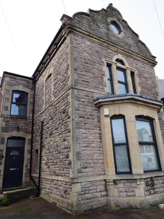Clive Lodge Apartments