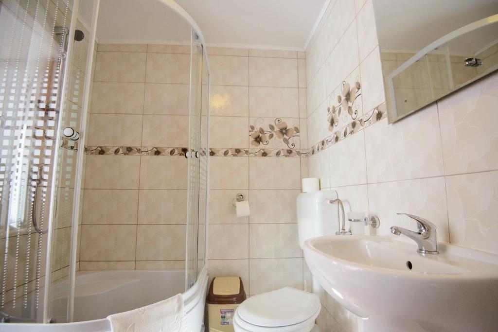 Koupelna v ubytování Vila Moecel